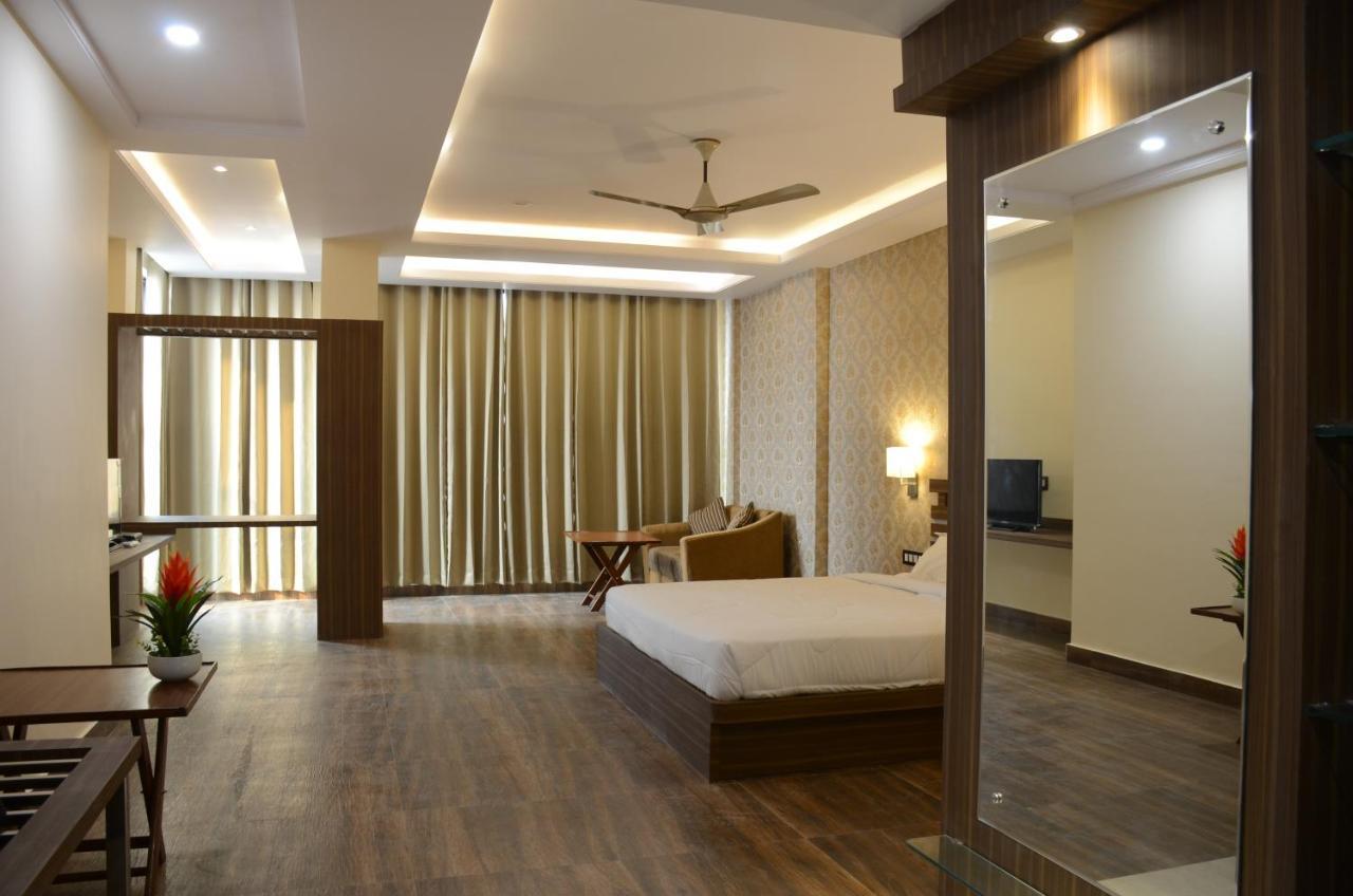 Puja Residency Hotel Varanasi Luaran gambar