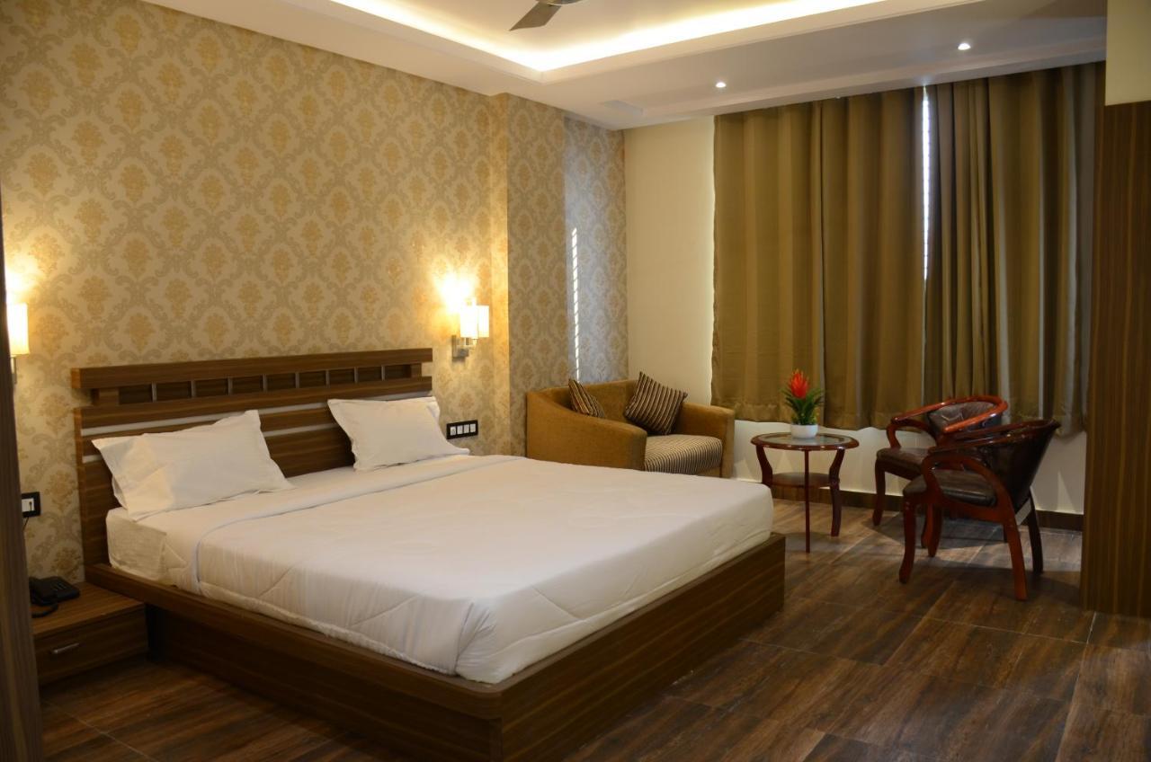 Puja Residency Hotel Varanasi Luaran gambar