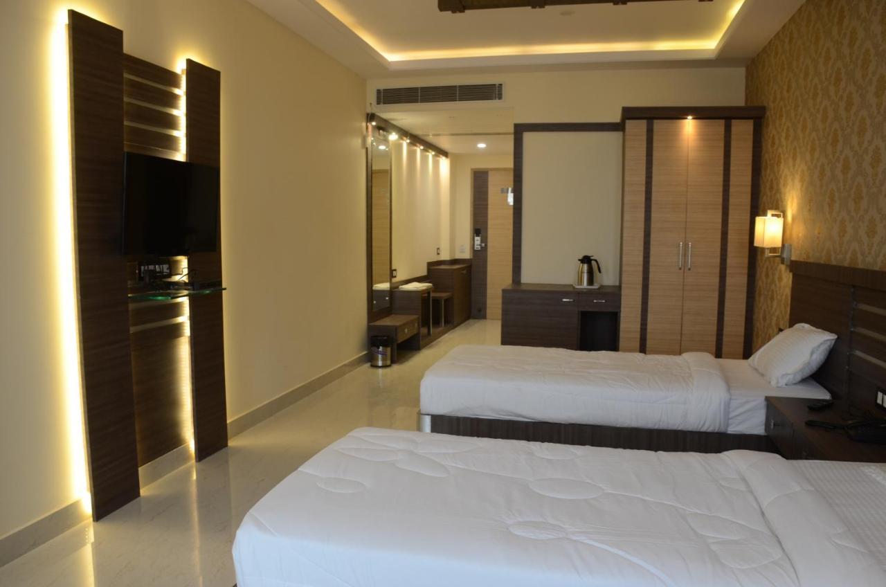 Puja Residency Hotel Varanasi Luaran gambar