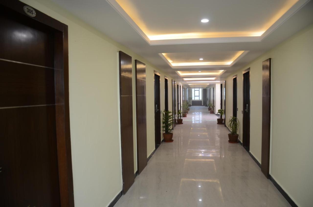 Puja Residency Hotel Varanasi Luaran gambar