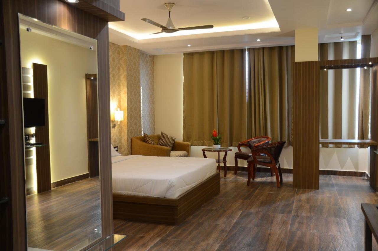Puja Residency Hotel Varanasi Luaran gambar
