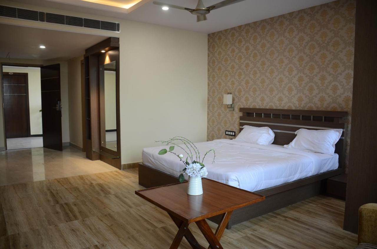 Puja Residency Hotel Varanasi Luaran gambar