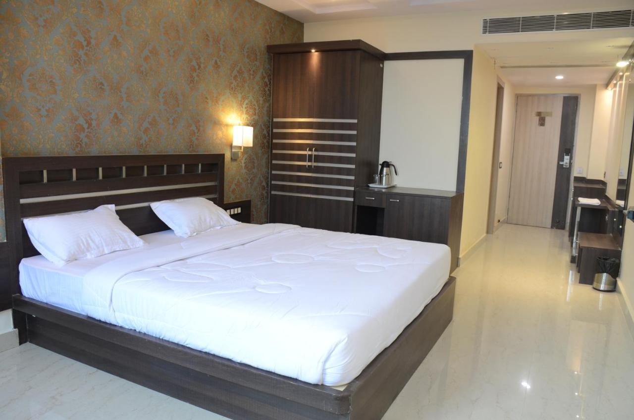 Puja Residency Hotel Varanasi Luaran gambar