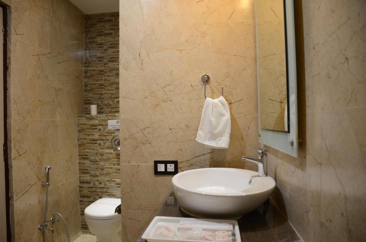Puja Residency Hotel Varanasi Luaran gambar