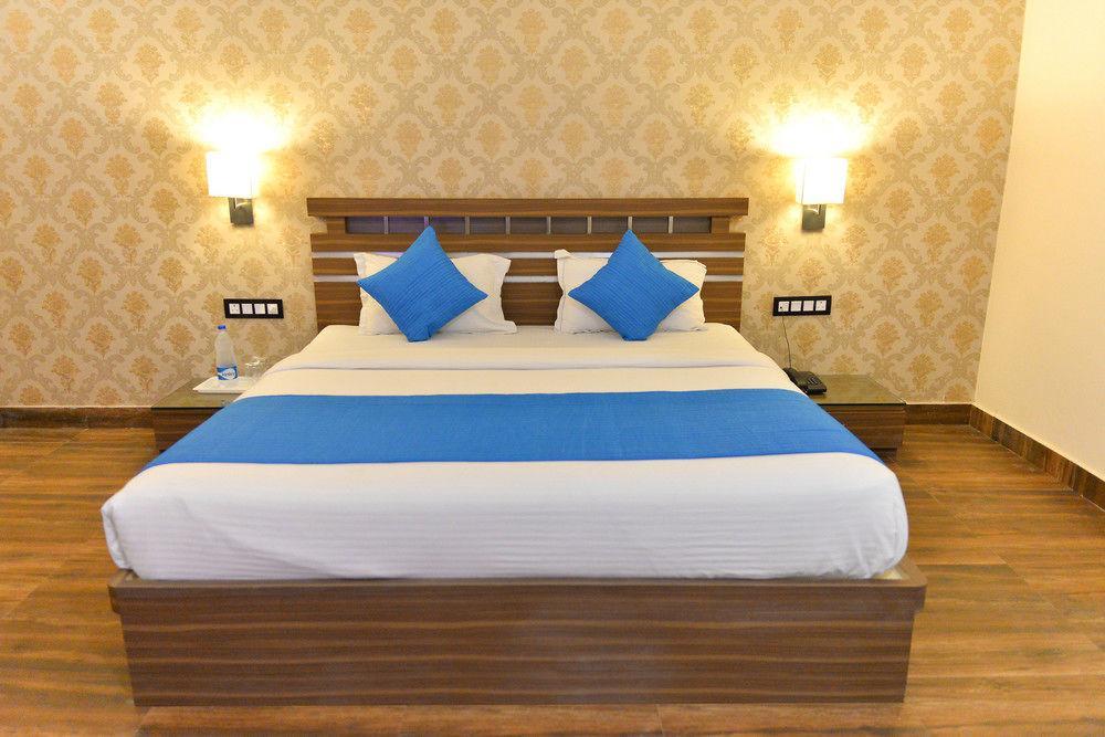 Puja Residency Hotel Varanasi Luaran gambar
