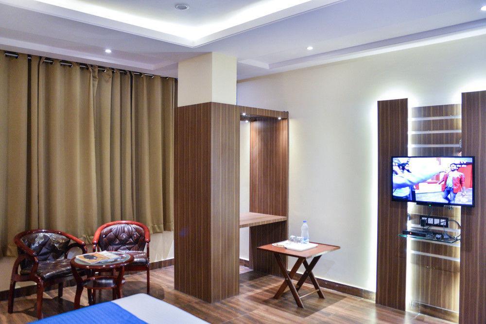 Puja Residency Hotel Varanasi Luaran gambar