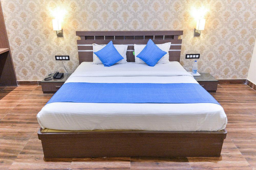 Puja Residency Hotel Varanasi Luaran gambar