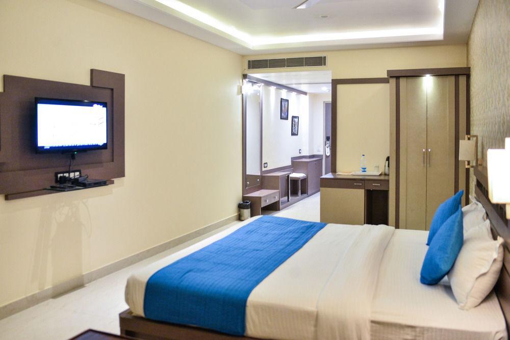 Puja Residency Hotel Varanasi Luaran gambar