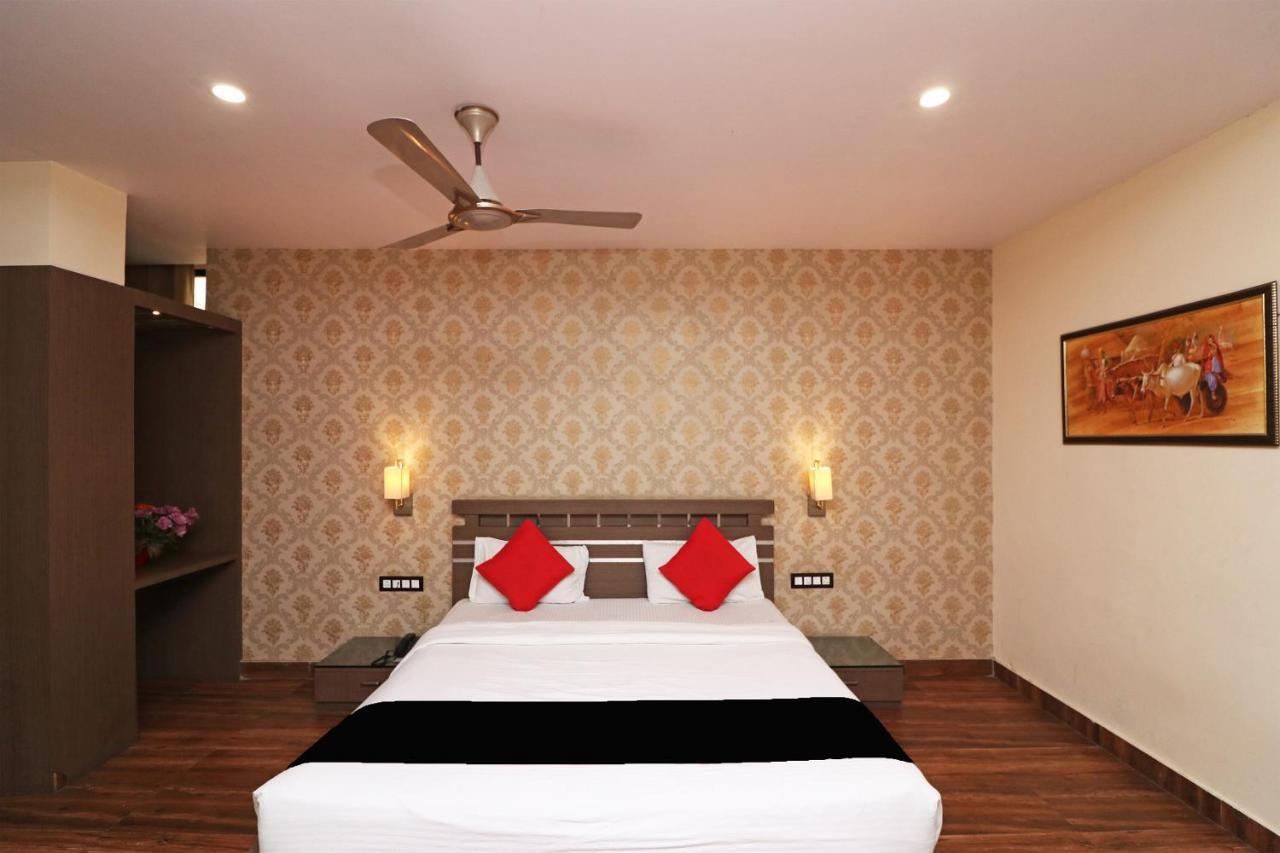 Puja Residency Hotel Varanasi Luaran gambar