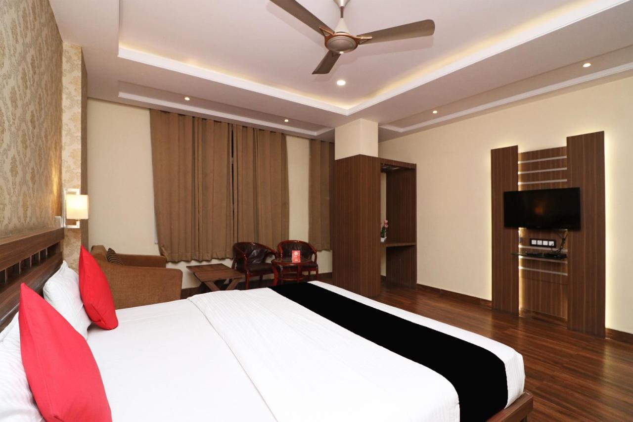 Puja Residency Hotel Varanasi Luaran gambar